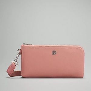 Lululemon curved wristlet in pink